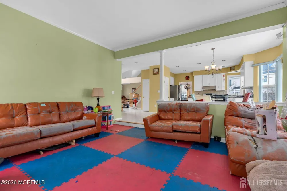 18 Lysbeth Lane Matawan, NJ 07748
