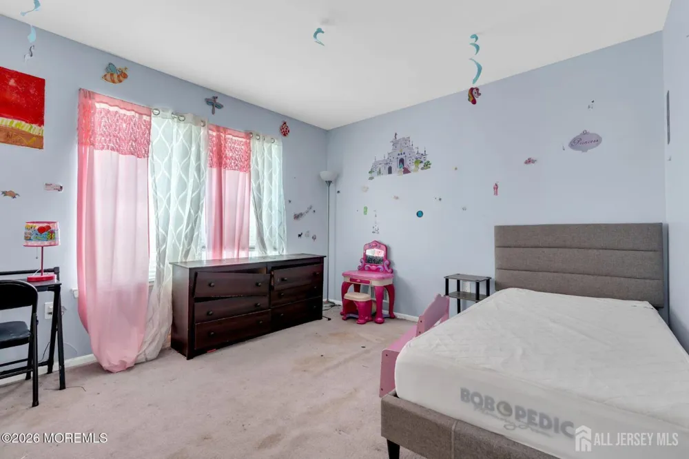 18 Lysbeth Lane Matawan, NJ 07748