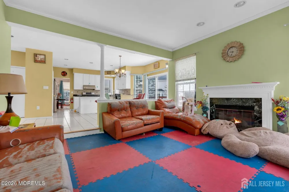 18 Lysbeth Lane Matawan, NJ 07748