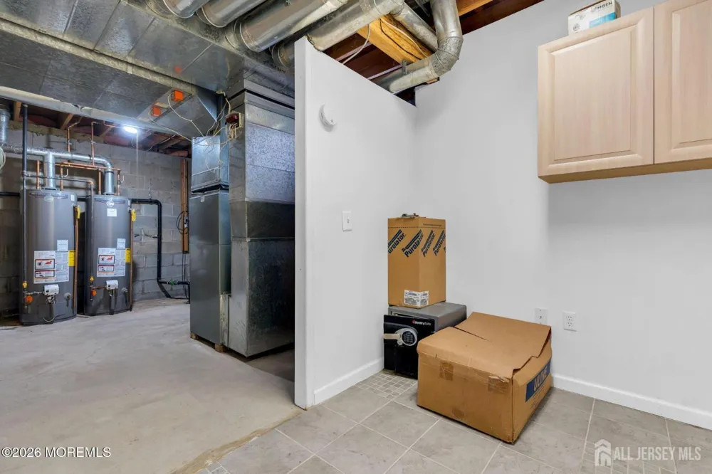 18 Lysbeth Lane Matawan, NJ 07748