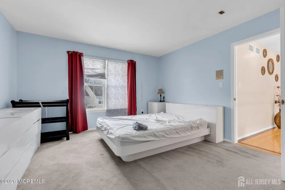 18 Lysbeth Lane Matawan, NJ 07748
