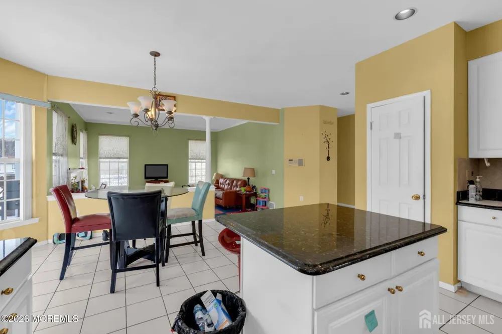 18 Lysbeth Lane Matawan, NJ 07748