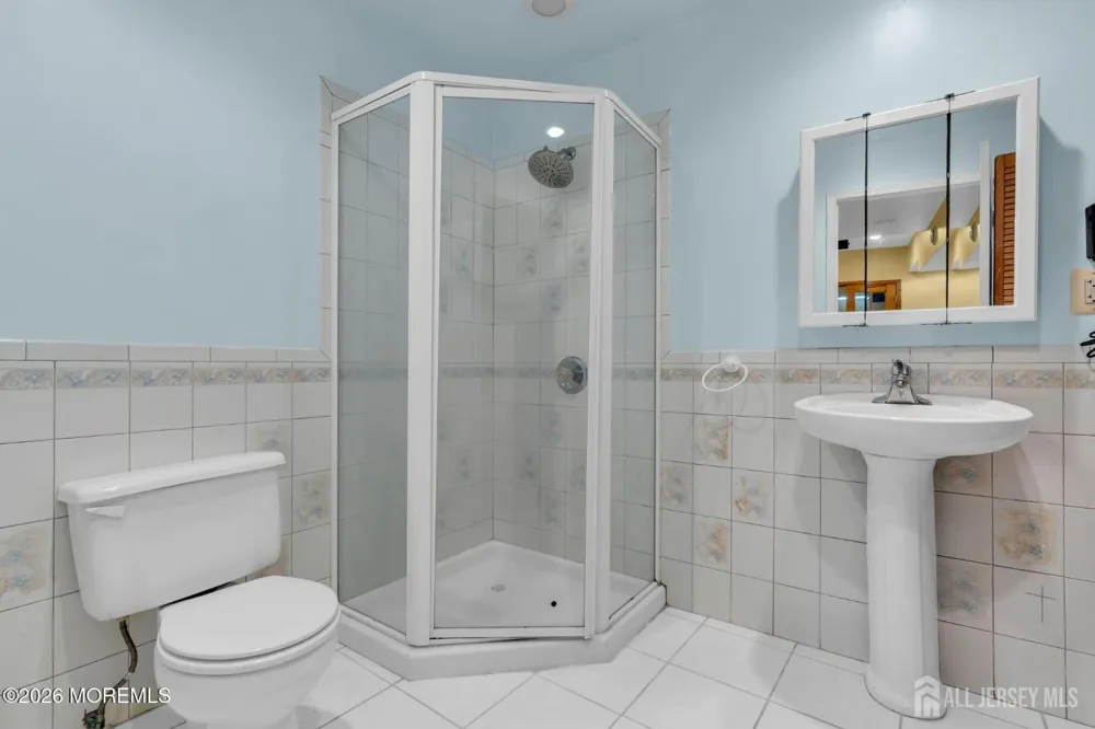 18 Lysbeth Lane Matawan, NJ 07748