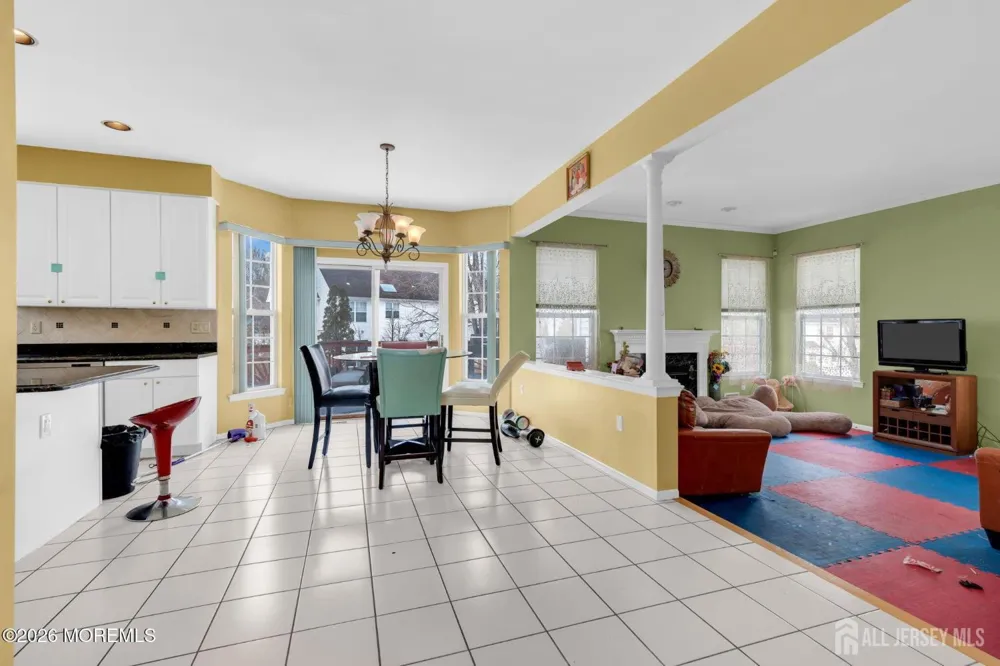 18 Lysbeth Lane Matawan, NJ 07748