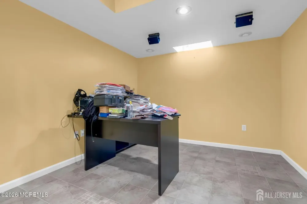 18 Lysbeth Lane Matawan, NJ 07748