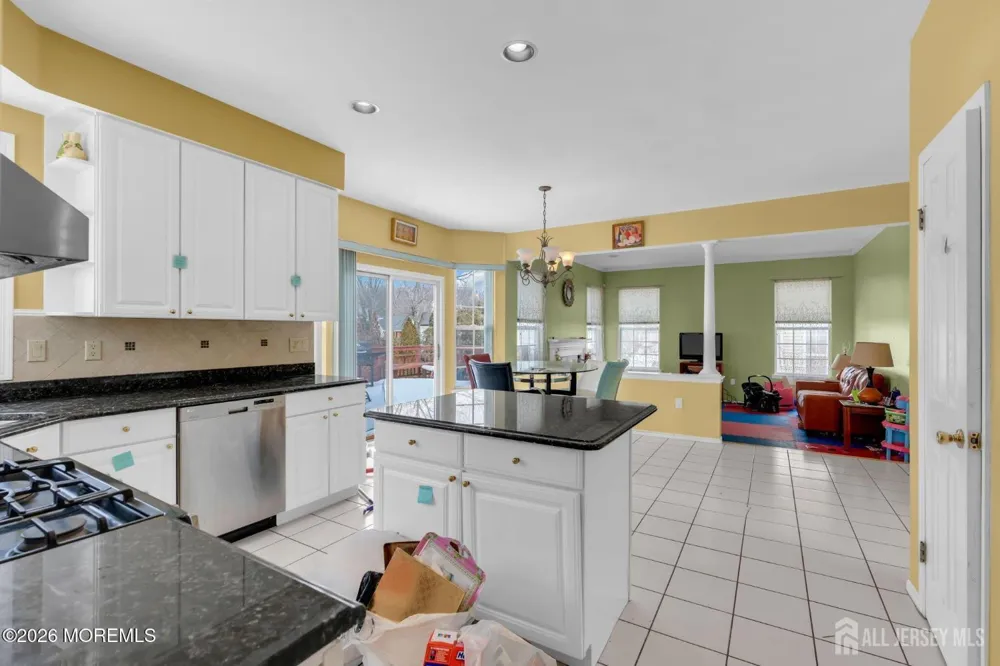 18 Lysbeth Lane Matawan, NJ 07748