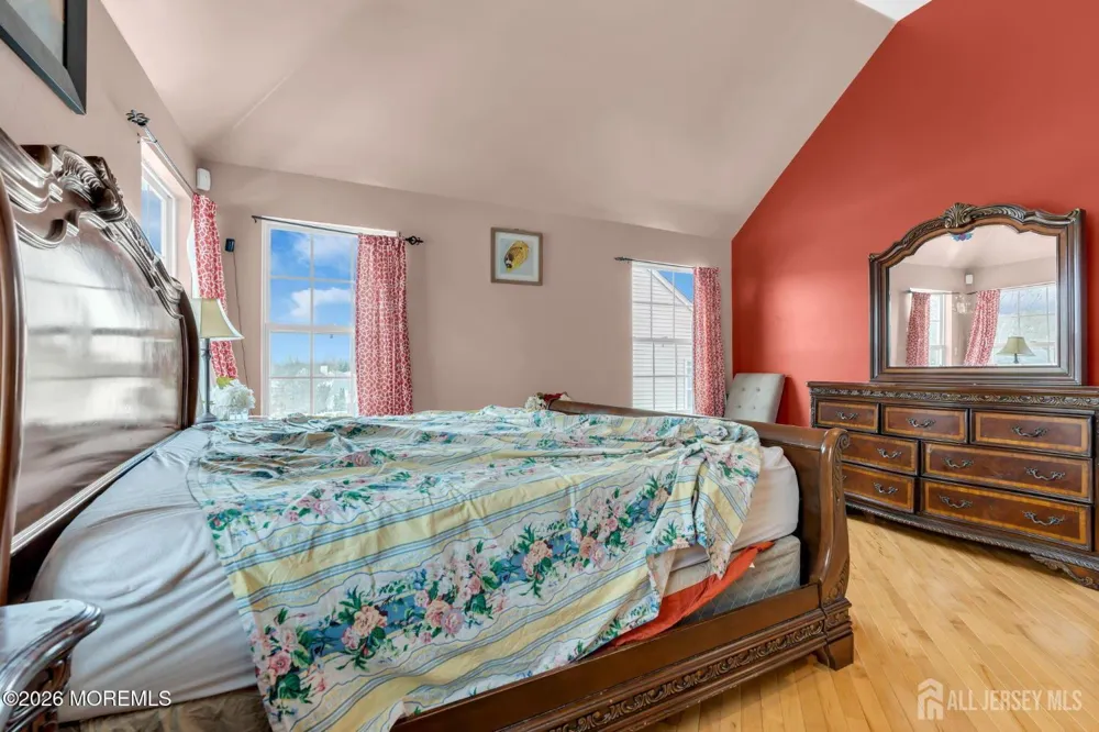 18 Lysbeth Lane Matawan, NJ 07748