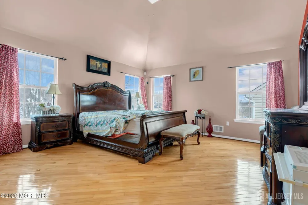 18 Lysbeth Lane Matawan, NJ 07748