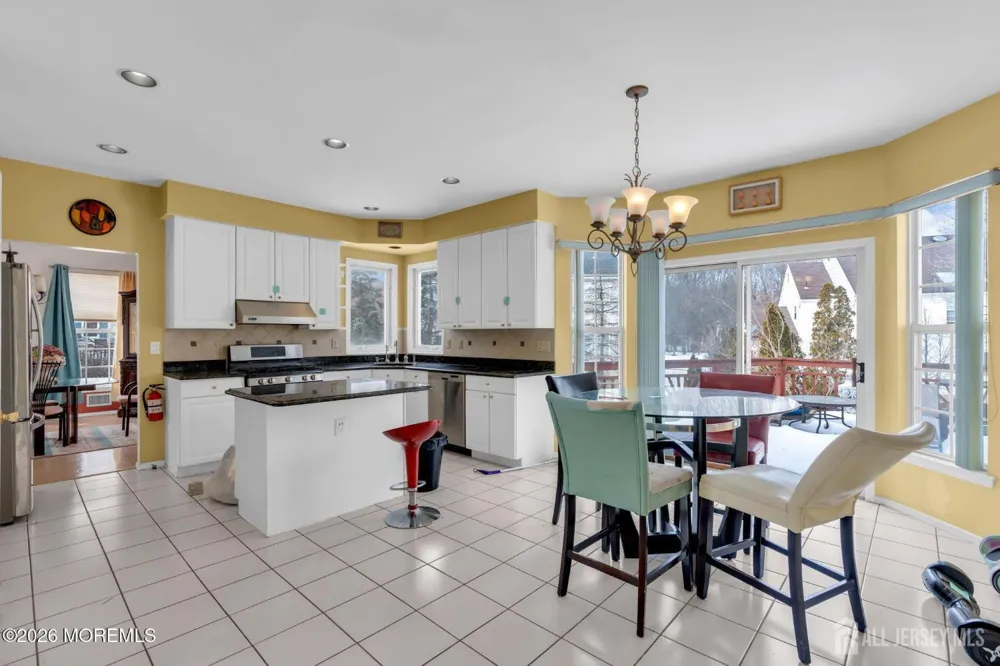 18 Lysbeth Lane Matawan, NJ 07748