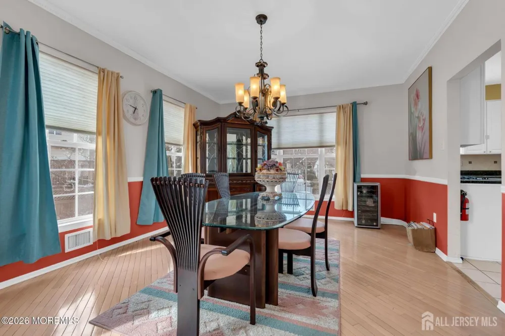 18 Lysbeth Lane Matawan, NJ 07748