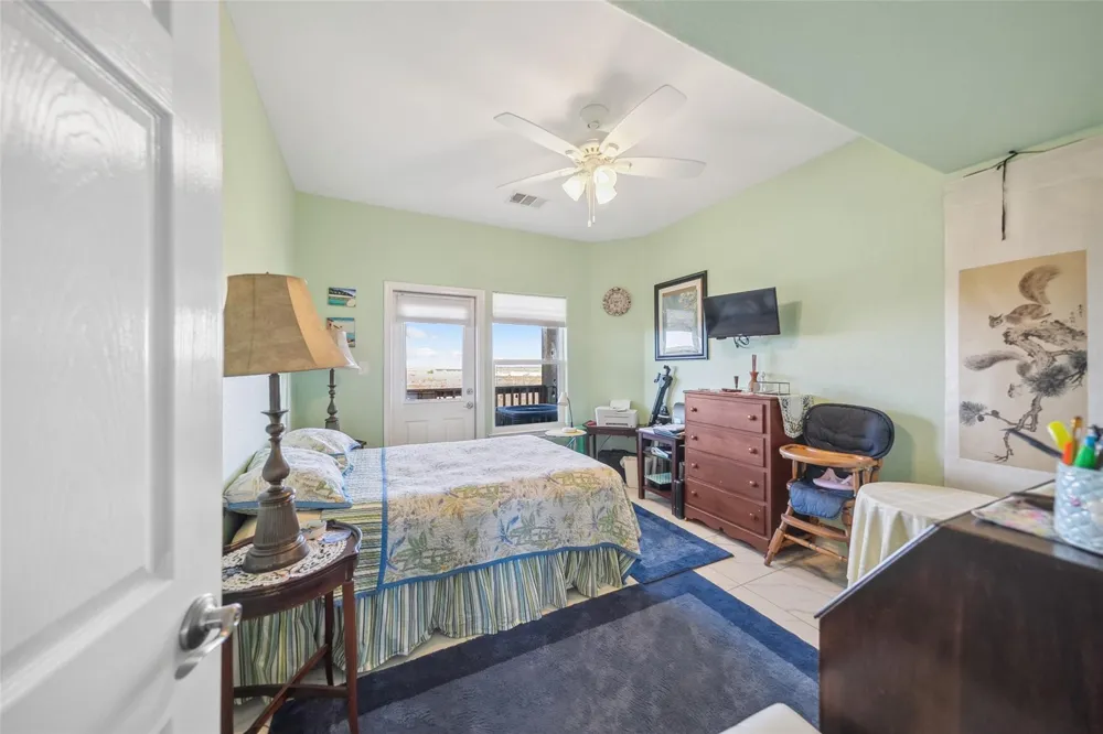 521 Beachfront Drive Matagorda, TX 77457
