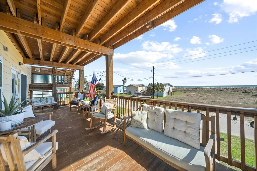 521 Beachfront Drive Matagorda, TX 77457