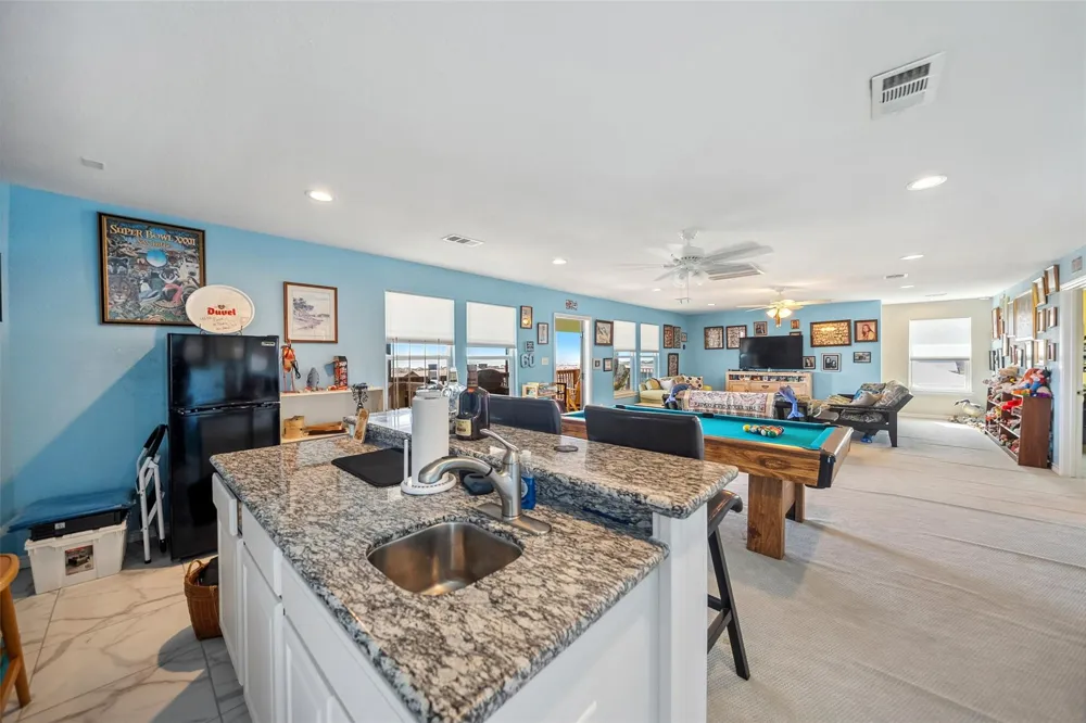 521 Beachfront Drive Matagorda, TX 77457