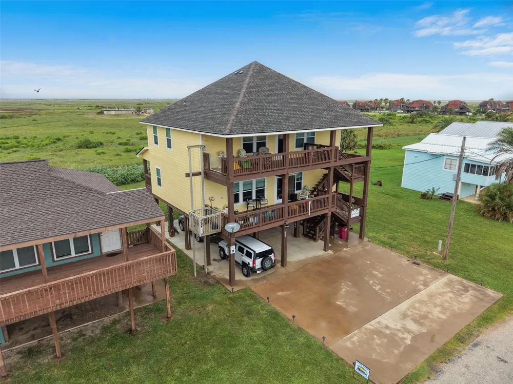 521 Beachfront Drive Matagorda, TX 77457