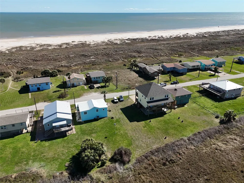 521 Beachfront Drive Matagorda, TX 77457