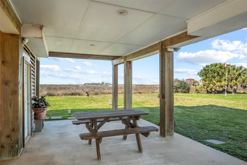 521 Beachfront Drive Matagorda, TX 77457