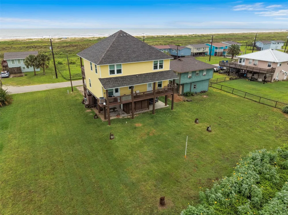 521 Beachfront Drive Matagorda, TX 77457