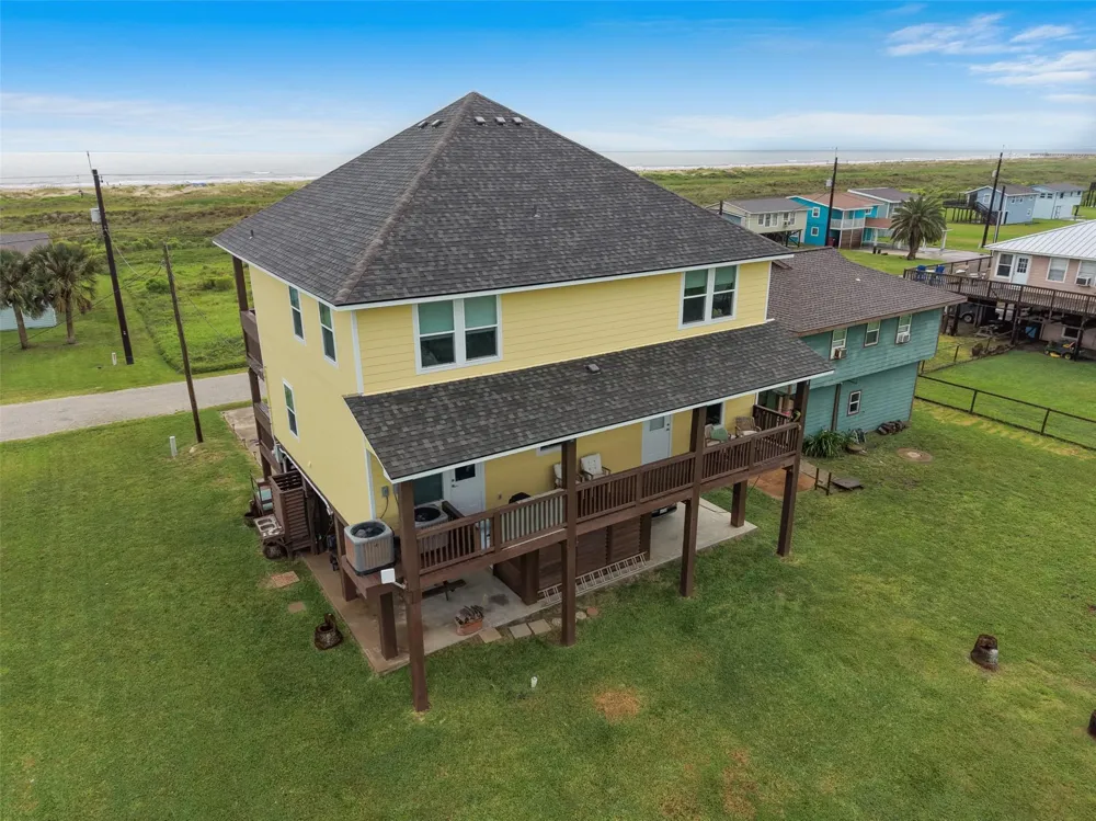 521 Beachfront Drive Matagorda, TX 77457
