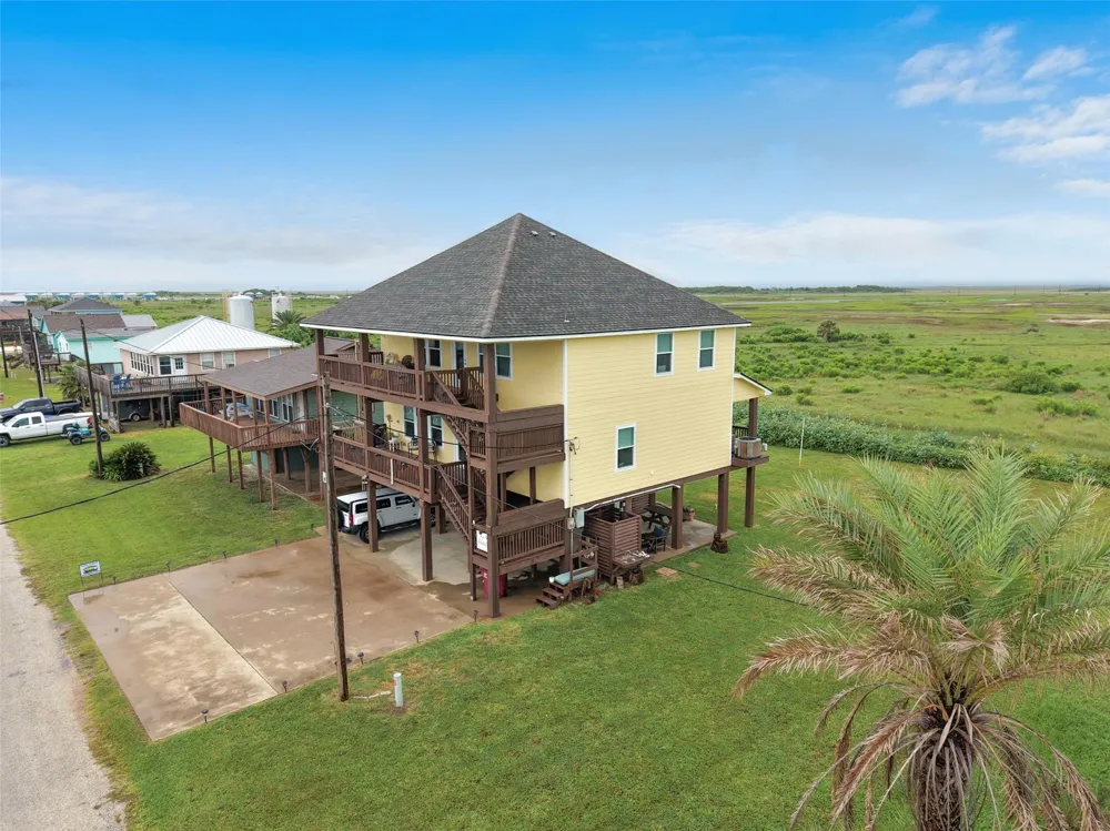 521 Beachfront Drive Matagorda, TX 77457