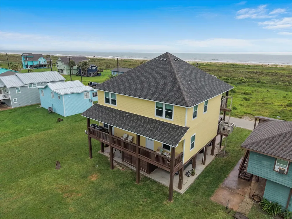 521 Beachfront Drive Matagorda, TX 77457