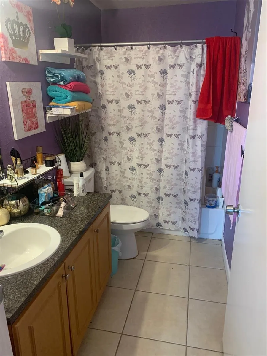 300 Nottingham Cir #J Green Acres, FL 33463