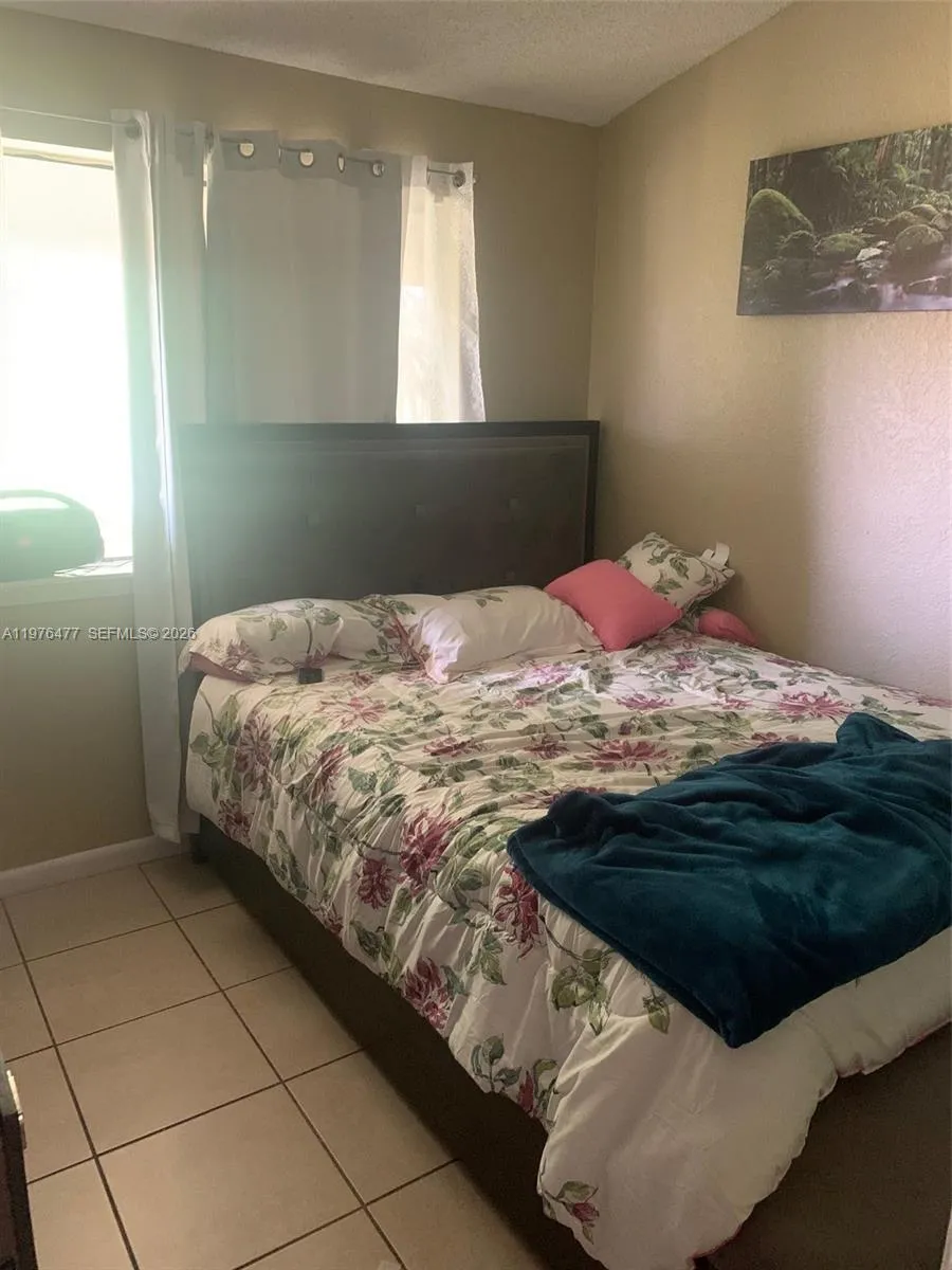 300 Nottingham Cir #J Green Acres, FL 33463