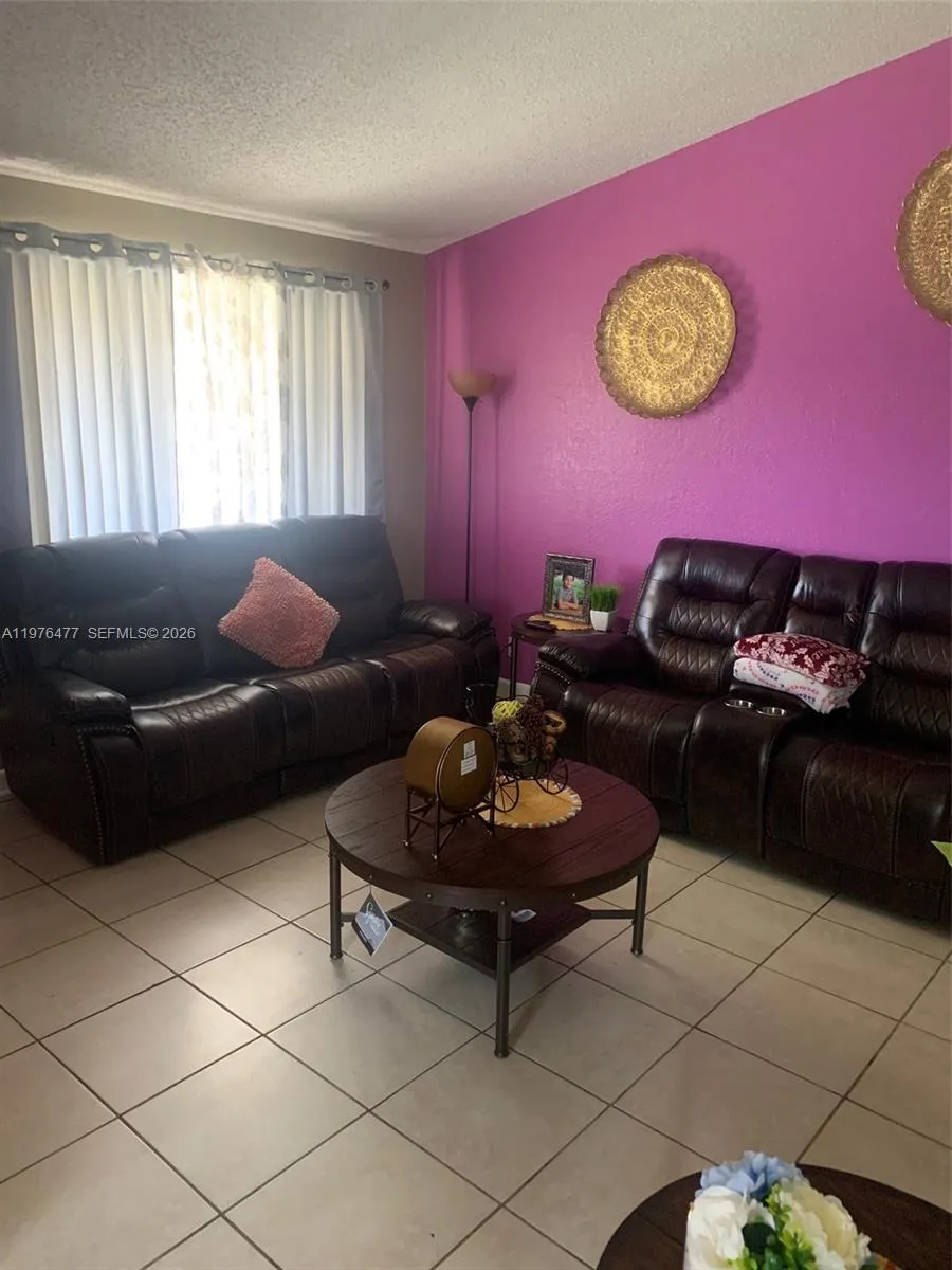 300 Nottingham Cir #J Green Acres, FL 33463