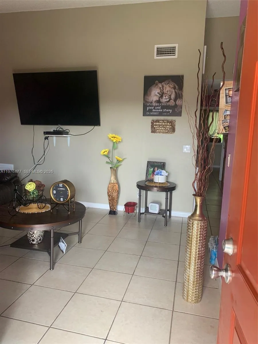 300 Nottingham Cir #J Green Acres, FL 33463
