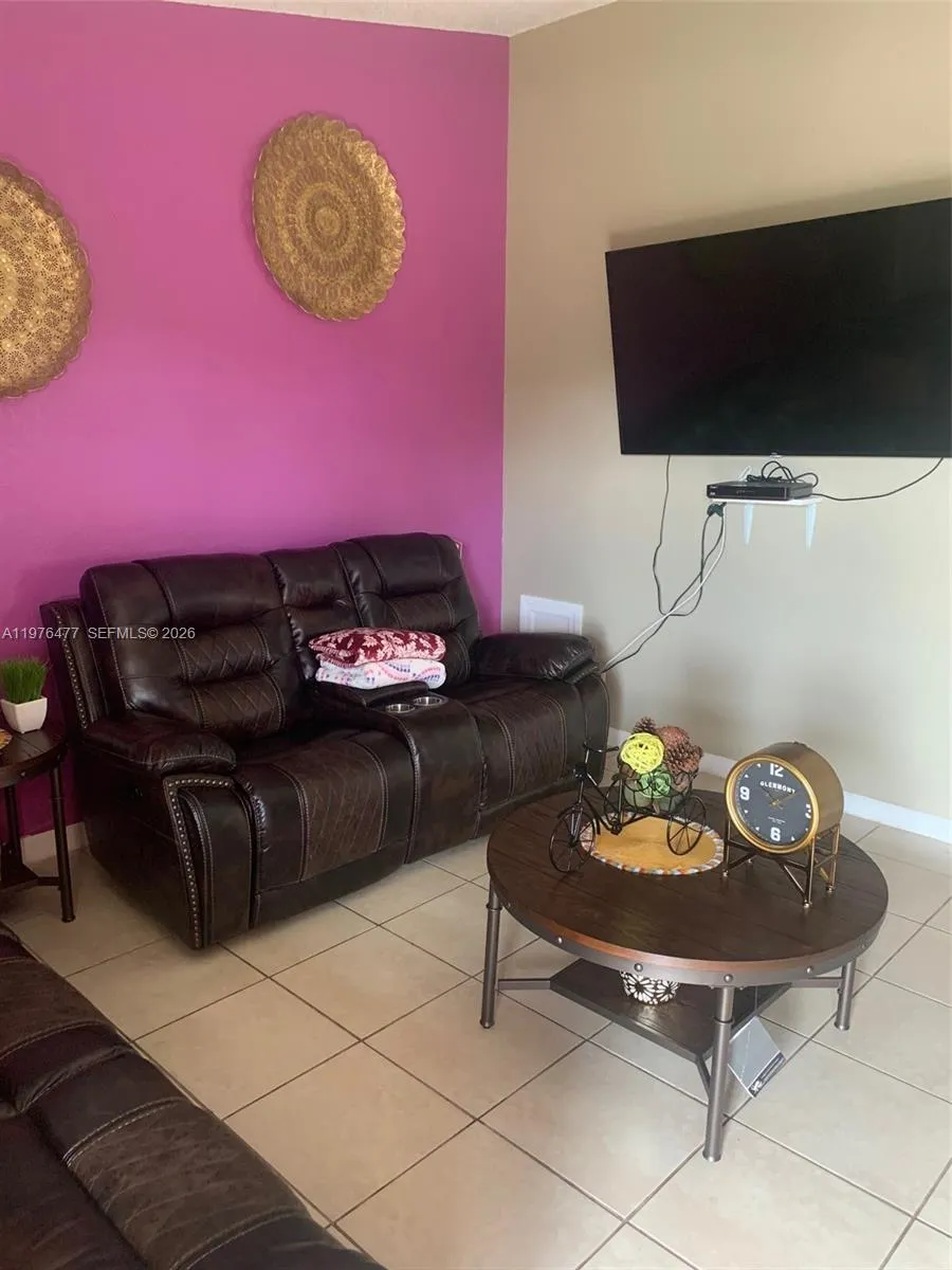 300 Nottingham Cir #J Green Acres, FL 33463