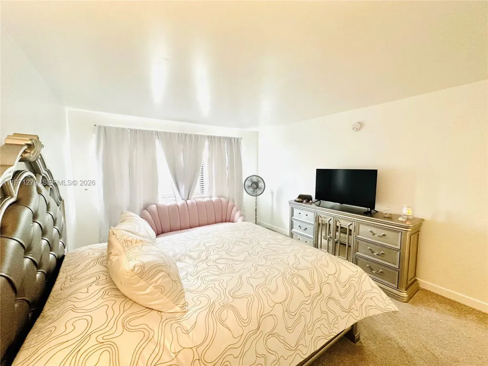 301 Golden Isles Dr #114 Hallandale Beach, FL 33009