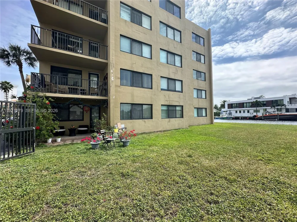 301 Golden Isles Dr #114 Hallandale Beach, FL 33009