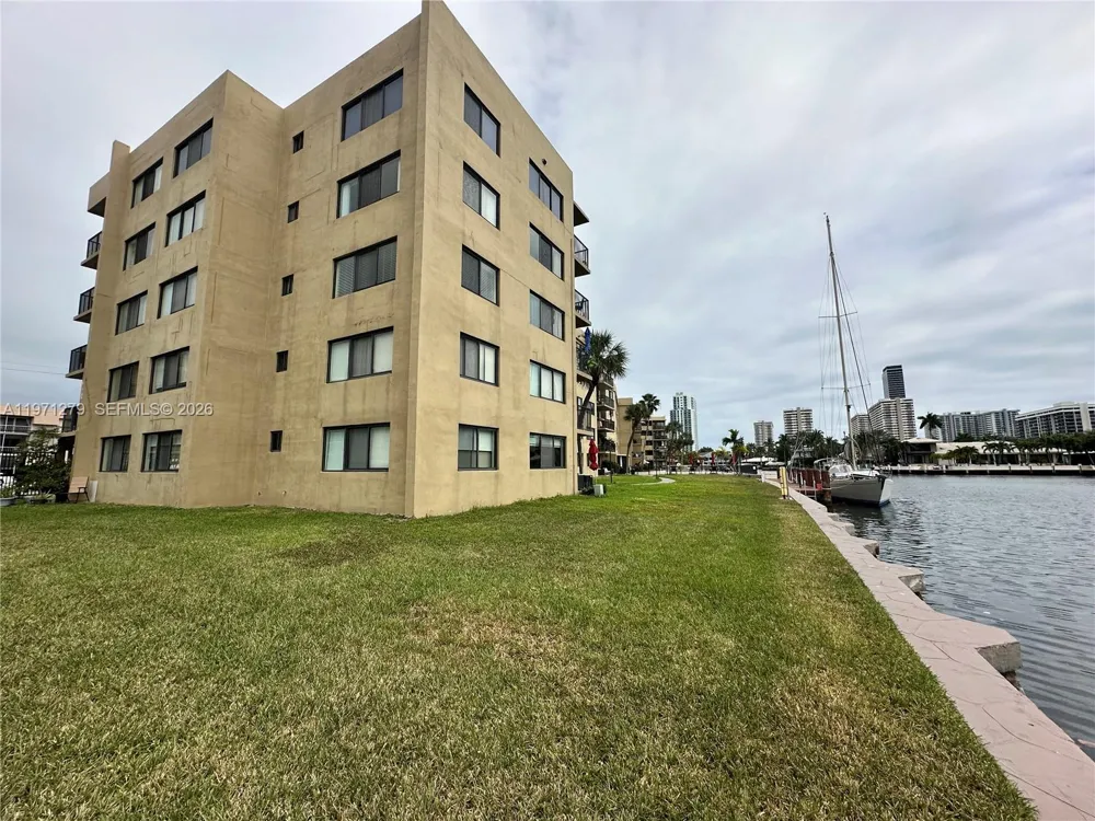 301 Golden Isles Dr #114 Hallandale Beach, FL 33009