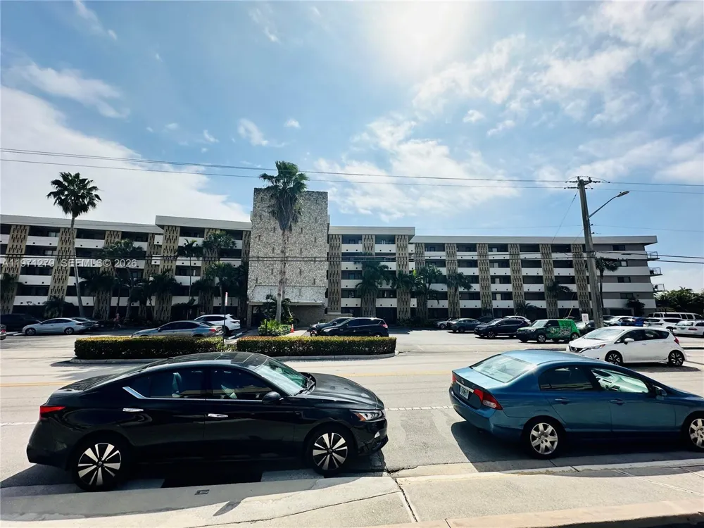 301 Golden Isles Dr #114 Hallandale Beach, FL 33009