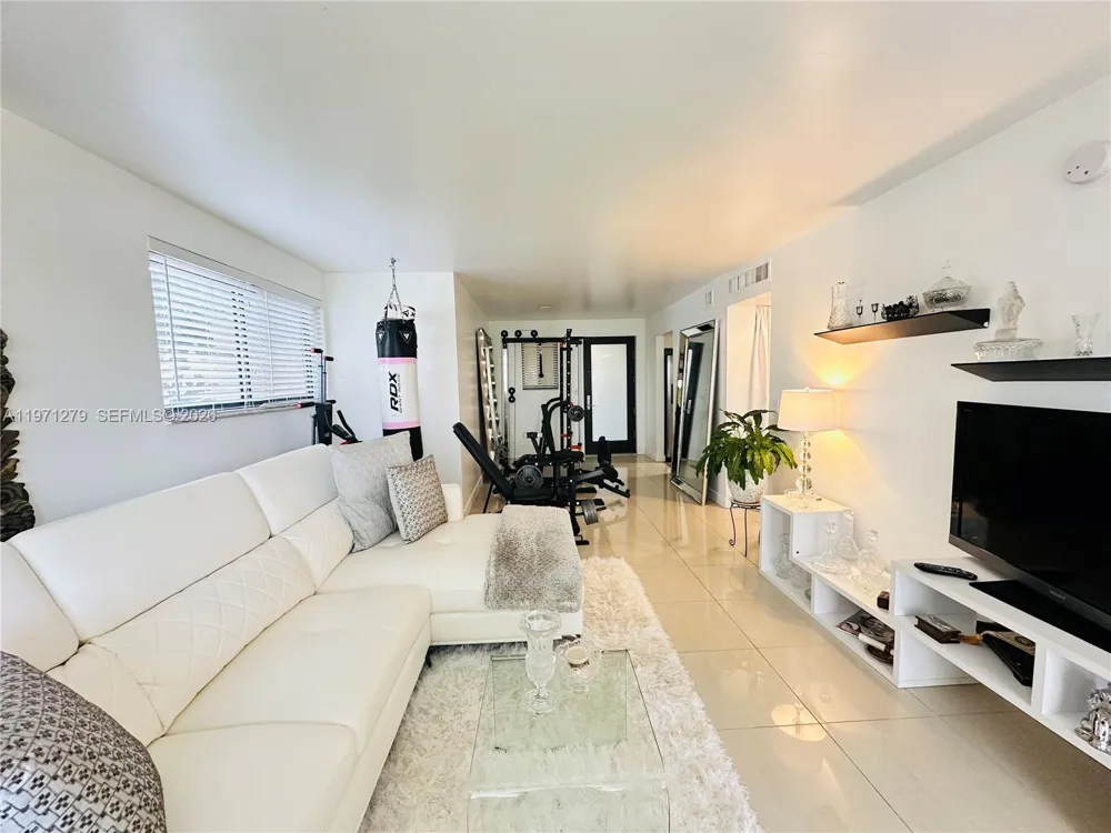 301 Golden Isles Dr #114 Hallandale Beach, FL 33009