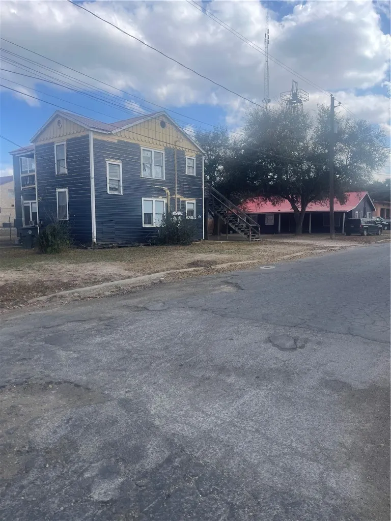602 E 4th Street Alice, TX 78332