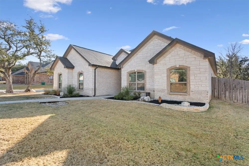 102 Rancho Del Lago Lane Morgans Point Resort, TX 76513
