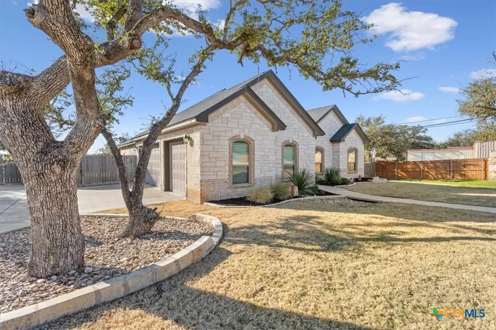 102 Rancho Del Lago Lane Morgans Point Resort, TX 76513