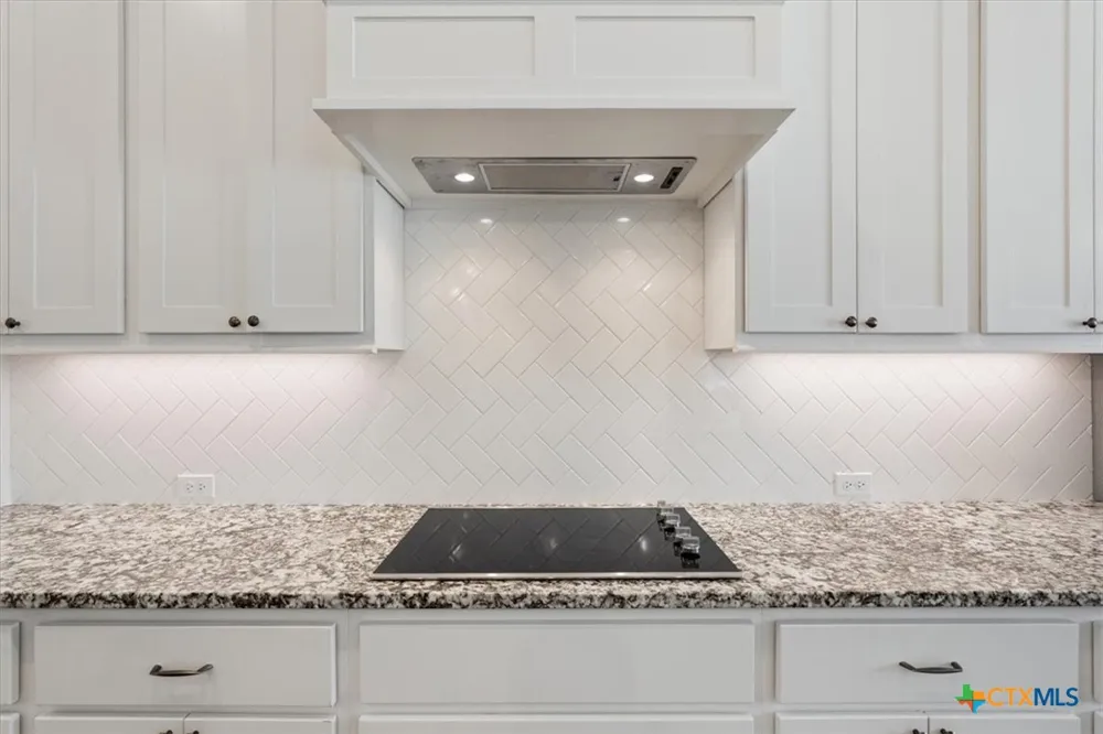 102 Rancho Del Lago Lane Morgans Point Resort, TX 76513