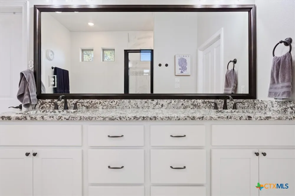 102 Rancho Del Lago Lane Morgans Point Resort, TX 76513