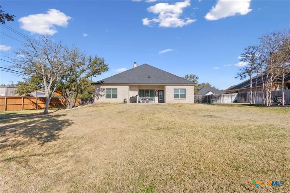 102 Rancho Del Lago Lane Morgans Point Resort, TX 76513
