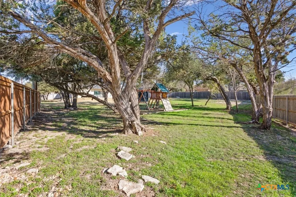 102 Rancho Del Lago Lane Morgans Point Resort, TX 76513