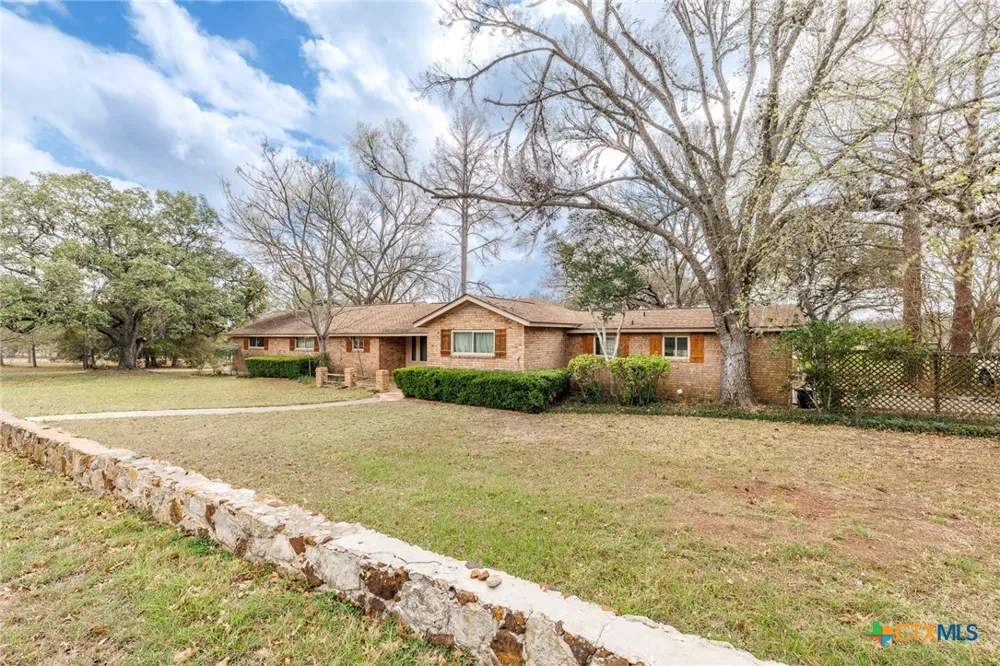 3603 US Highway 90A E Gonzales, TX 78629