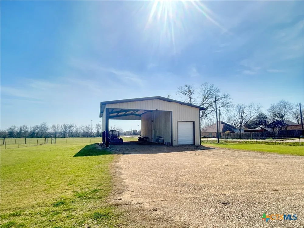 903 Hoover Cameron, TX 76520
