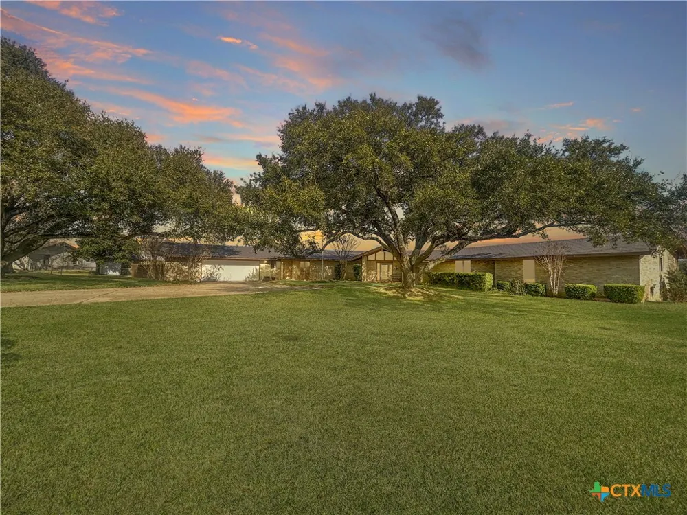 903 Hoover Cameron, TX 76520