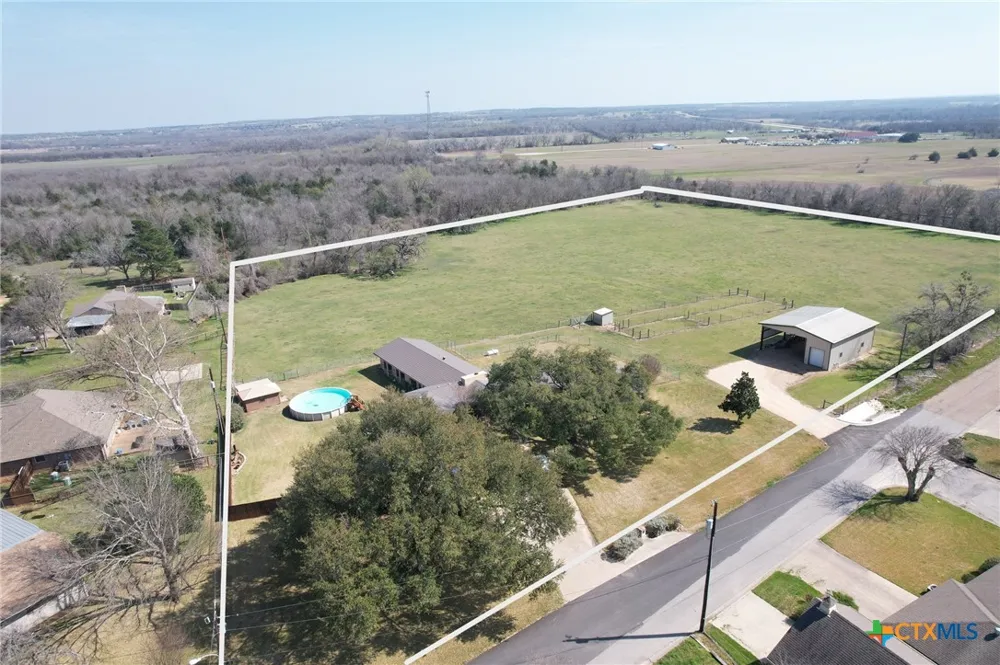 903 Hoover Cameron, TX 76520
