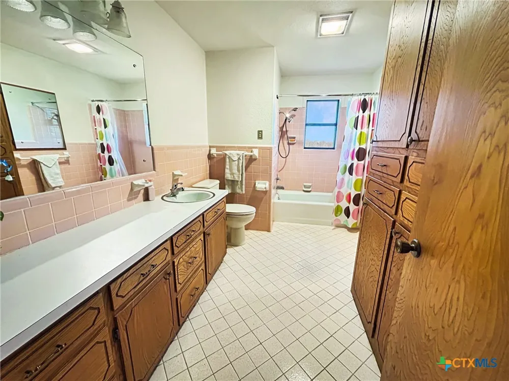 903 Hoover Cameron, TX 76520