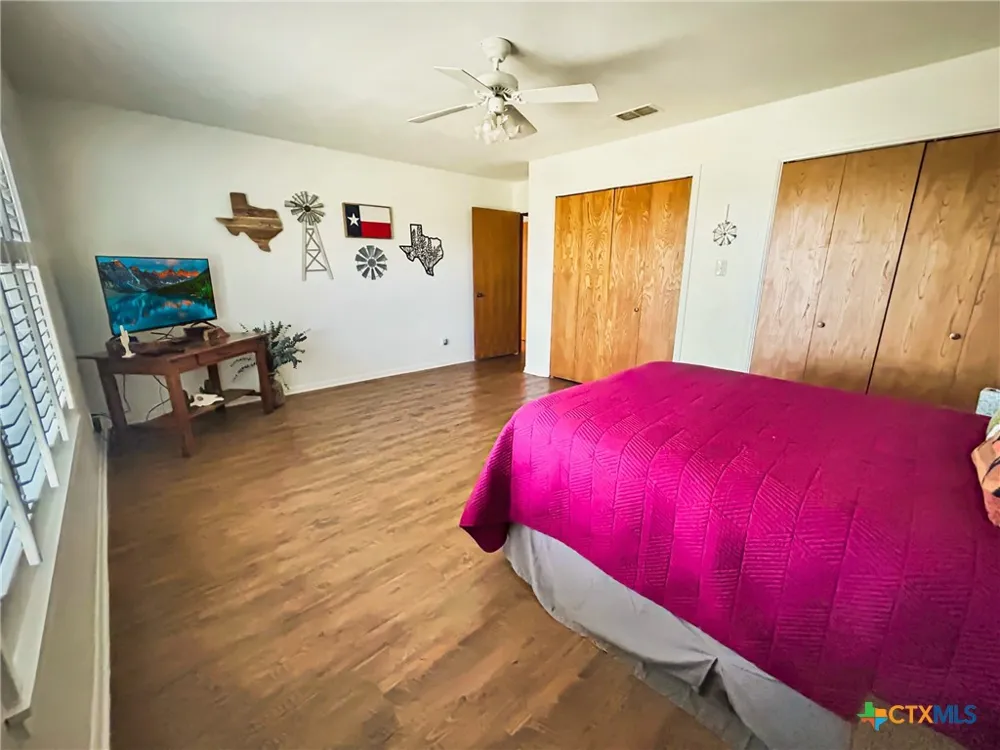903 Hoover Cameron, TX 76520