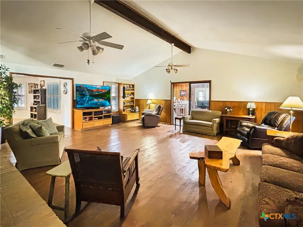 903 Hoover Cameron, TX 76520