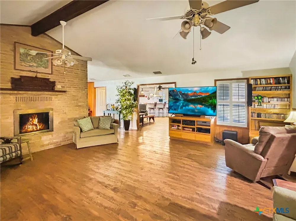 903 Hoover Cameron, TX 76520