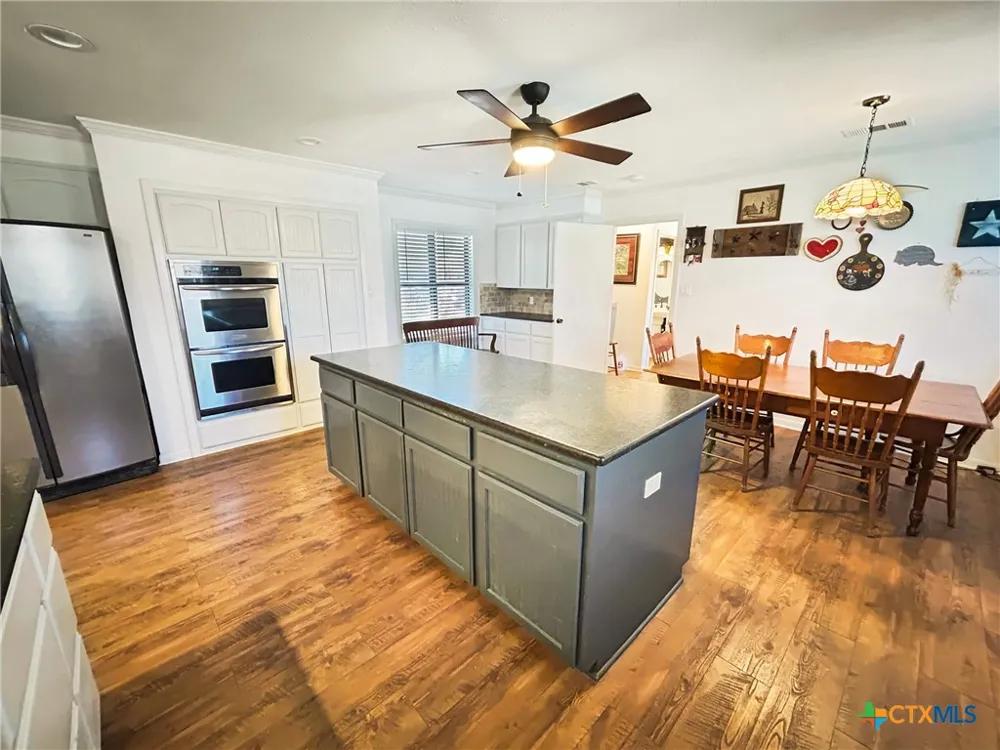 903 Hoover Cameron, TX 76520